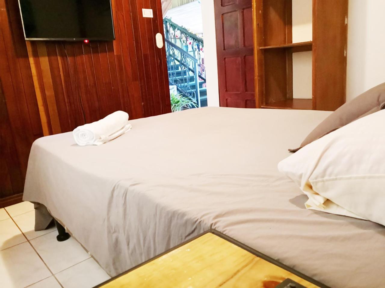 阿拉胡埃拉Vida Tropical住宿加早餐旅馆 外观 照片